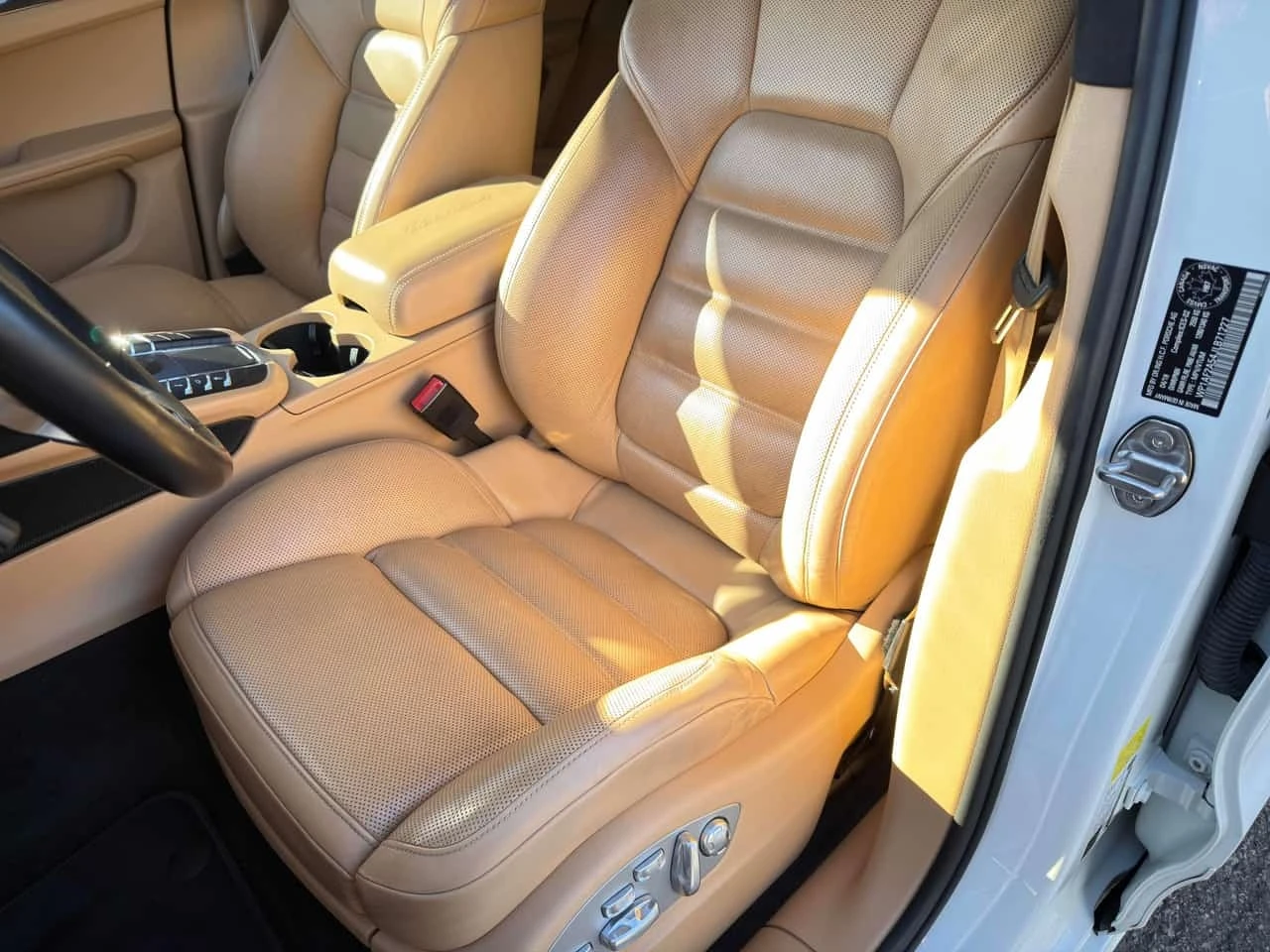 Porsche Macan * Turbo * ДВА КЛЮЧА * KEYLESS * , снимка 8 - Автомобили и джипове - 56426937
