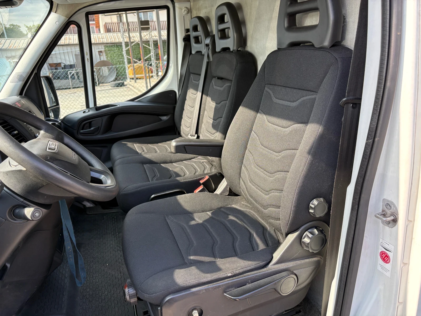 Iveco Daily 35-210 Hi Matic 153 х.км. TOП!, снимка 7 - Бусове и автобуси - 55656340