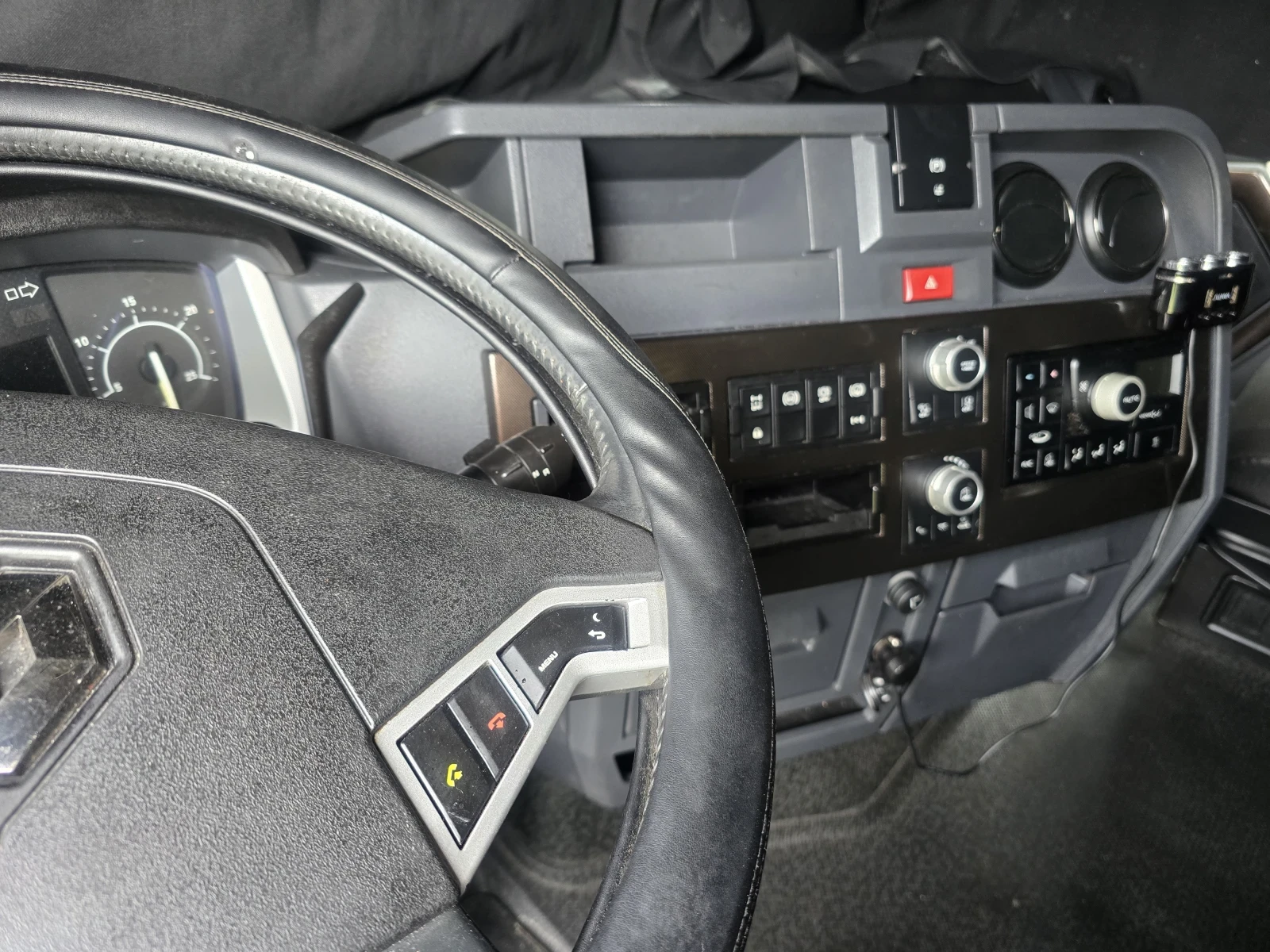 Renault T 520   НАЕМ, снимка 9 - Камиони - 54634731