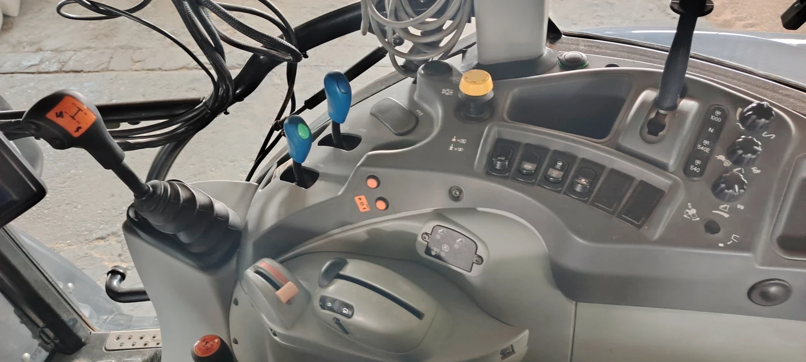 Трактор New Holland T5.95 - изображение 8