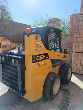 Мини челни товарачи GEHL R190-1800часа.