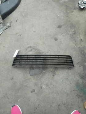 Решетка предна броня Фолксваген Голф 5 1.6fsi