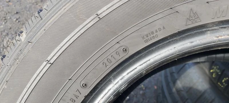 Гуми Зимни 235/65R16, снимка 8 - Гуми и джанти - 31353189