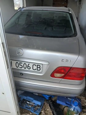     Mercedes-Benz E 220 E 220