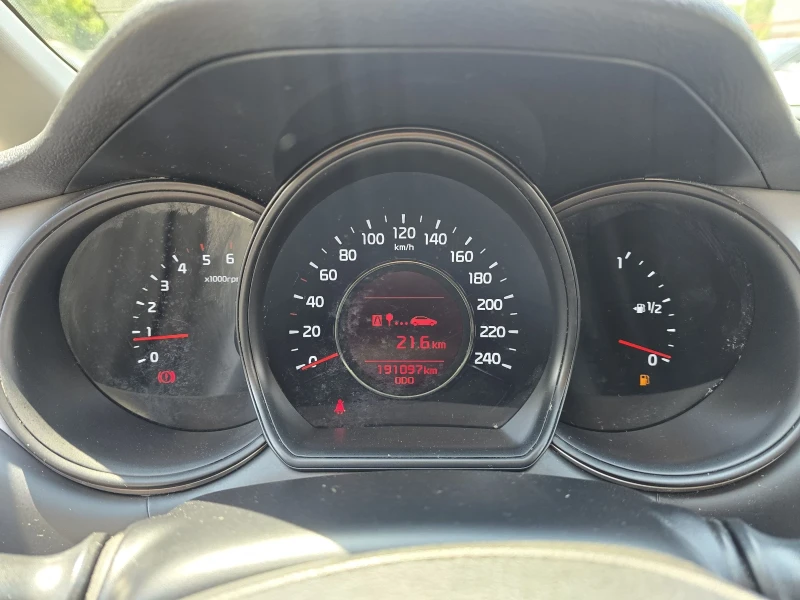 Kia Ceed 1.6crdi 110к.с Топ състояние , снимка 17 - Автомобили и джипове - 51179890