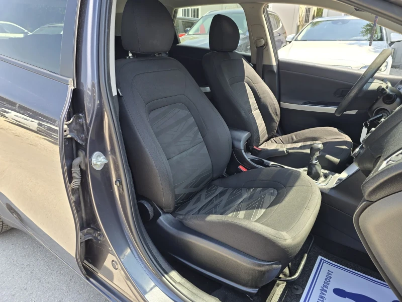 Kia Ceed 1.6crdi 110к.с Топ състояние , снимка 12 - Автомобили и джипове - 51179890