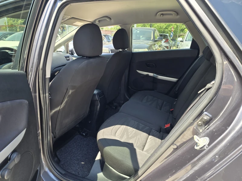 Kia Ceed 1.6crdi 110к.с Топ състояние , снимка 11 - Автомобили и джипове - 51179890