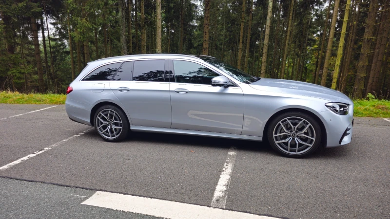 Mercedes-Benz E 400 4 MATIC, снимка 3 - Автомобили и джипове - 52106311