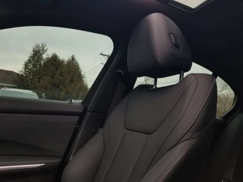 BMW 330 xDrive, снимка 12 - Автомобили и джипове - 52836452