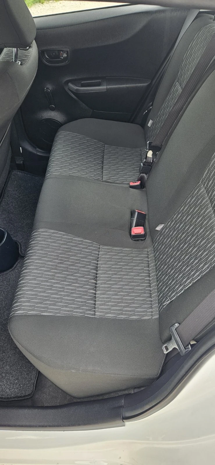 Toyota Yaris 1.0 - изображение 7