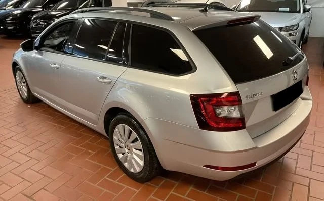 Skoda Octavia 1.6/TDI/DSG/FACELIFT NAVI CARPLAY 1СОБСТВЕНИК ТОП!, снимка 4 - Автомобили и джипове - 54068383