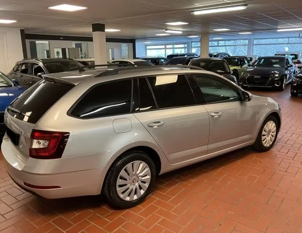 Skoda Octavia 1.6/TDI/DSG/FACELIFT NAVI CARPLAY 1СОБСТВЕНИК ТОП!, снимка 6 - Автомобили и джипове - 54068383