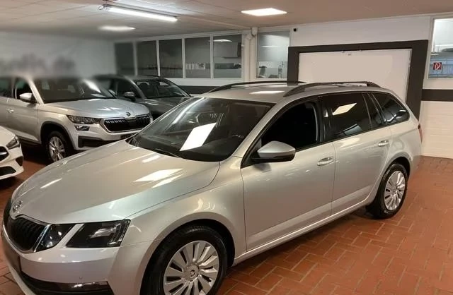 Skoda Octavia 1.6/TDI/DSG/FACELIFT NAVI CARPLAY 1СОБСТВЕНИК ТОП!, снимка 3 - Автомобили и джипове - 54068383