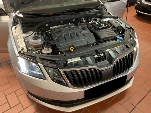 Skoda Octavia 1.6/TDI/DSG/FACELIFT NAVI CARPLAY 1СОБСТВЕНИК ТОП!, снимка 16 - Автомобили и джипове - 54068383