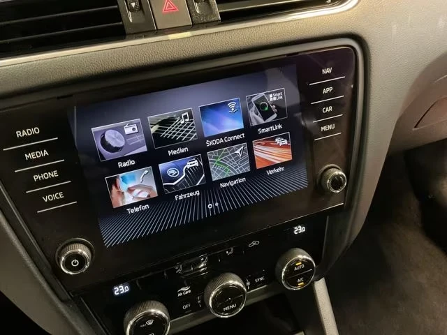 Skoda Octavia 1.6/TDI/DSG/FACELIFT NAVI CARPLAY 1СОБСТВЕНИК ТОП!, снимка 13 - Автомобили и джипове - 54068383