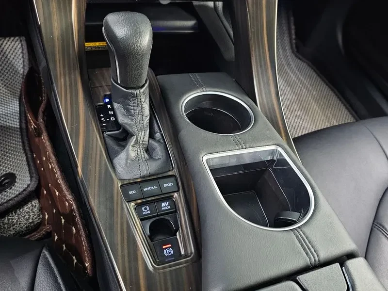 Toyota Avalon 2.5 Хибрид, снимка 8 - Автомобили и джипове - 55739387