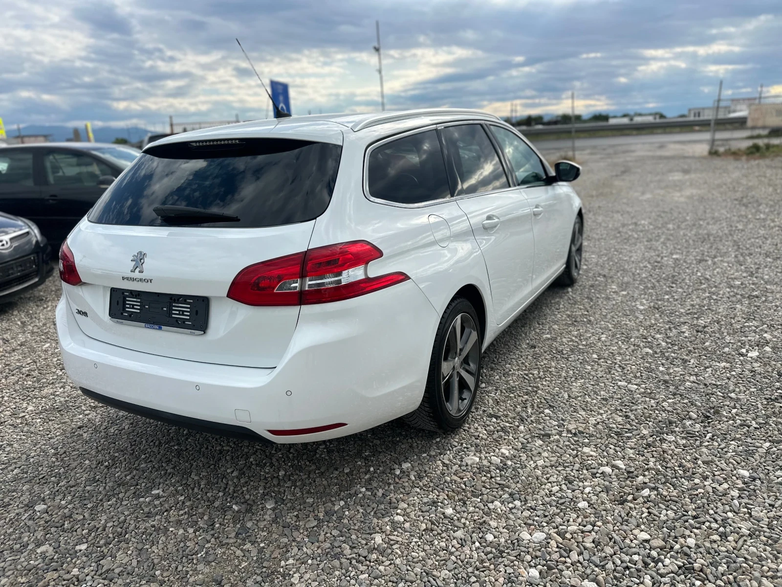 Peugeot 308 1.6Blue HDi 120кс GT-Line - изображение 4