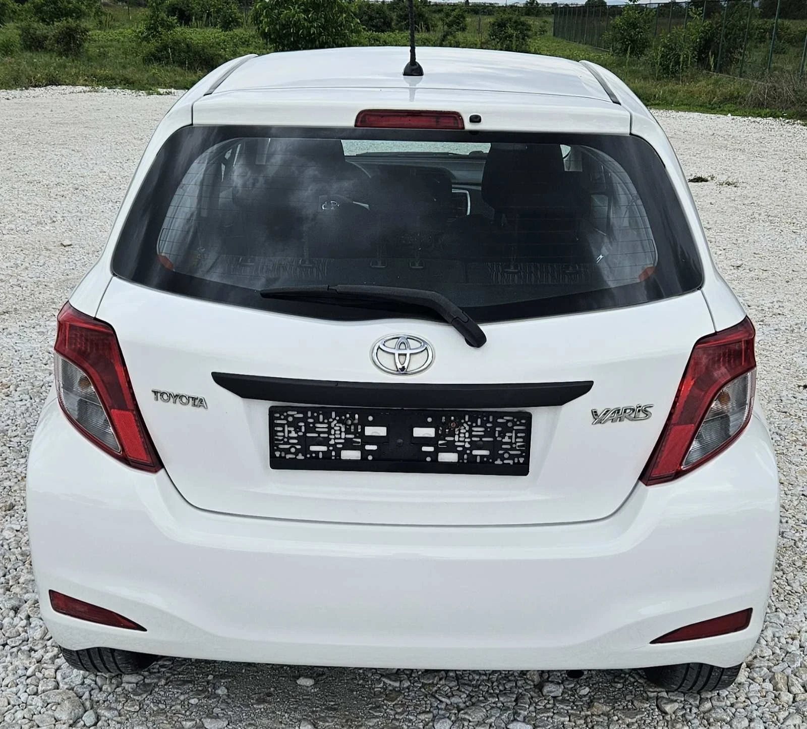 Toyota Yaris 1.0 - изображение 3