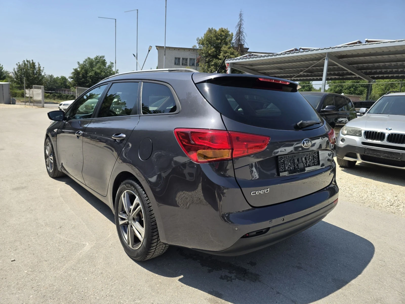 Kia Ceed 1.6crdi 110к.с Топ състояние  - изображение 3