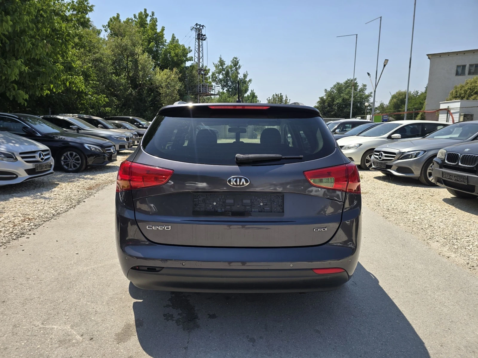 Kia Ceed 1.6crdi 110к.с Топ състояние  - изображение 6