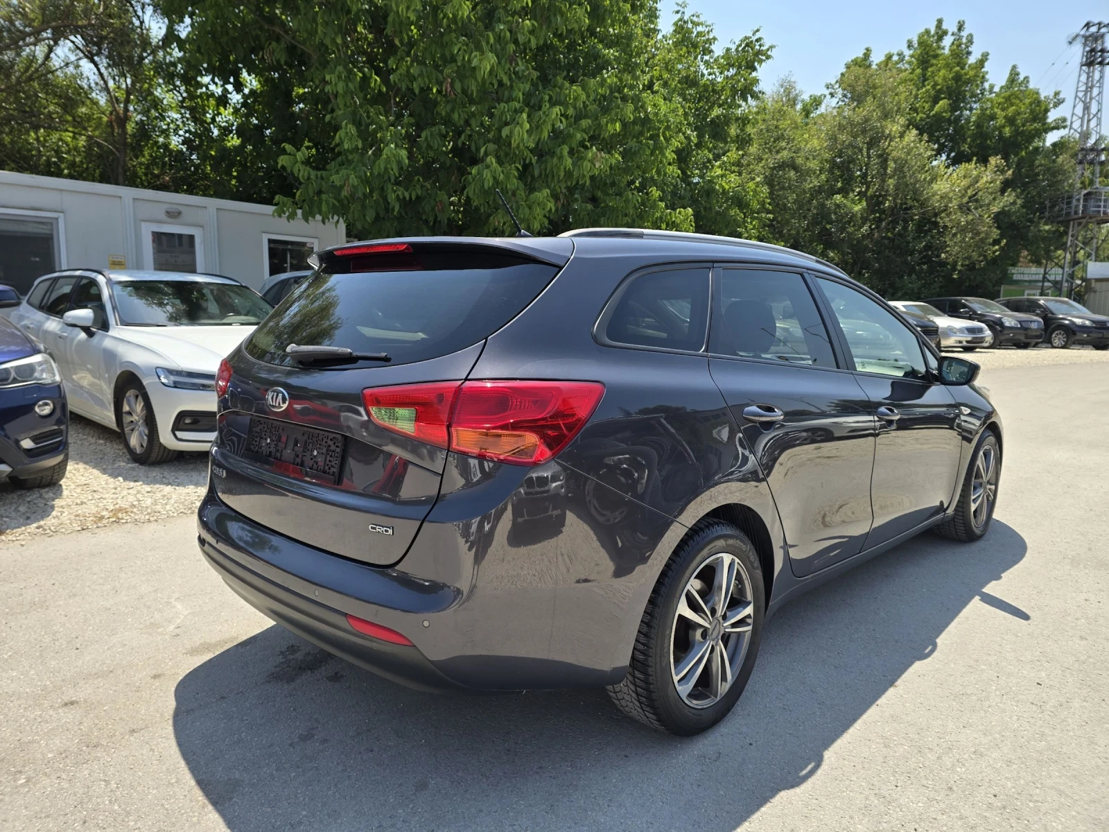Kia Ceed 1.6crdi 110к.с Топ състояние  - изображение 4