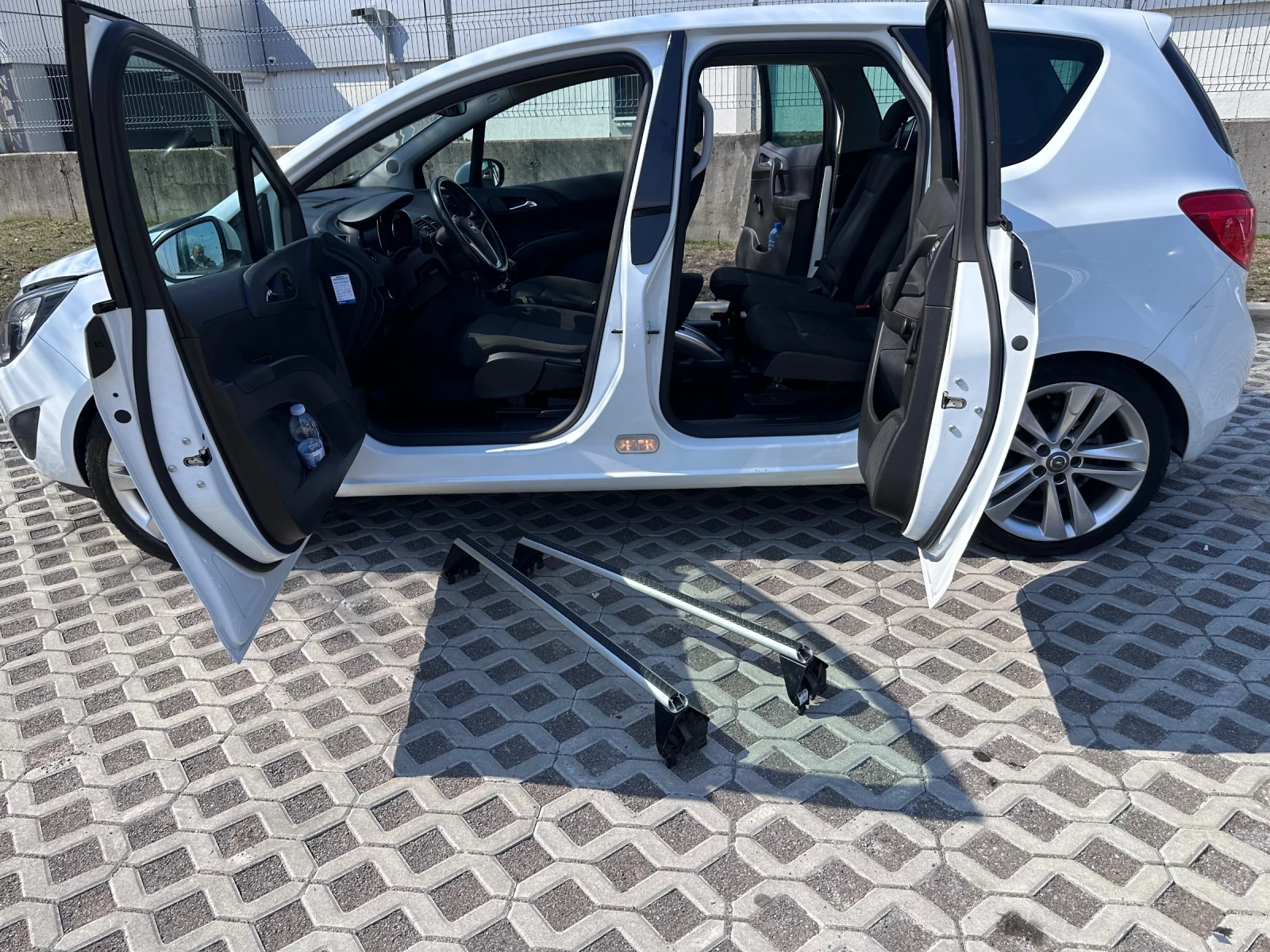 Opel Meriva 1, 4i - 120 k.c. РЕГИСТРИРАНА/ОБСЛУЖЕНА, снимка 4 - Автомобили и джипове - 53877396