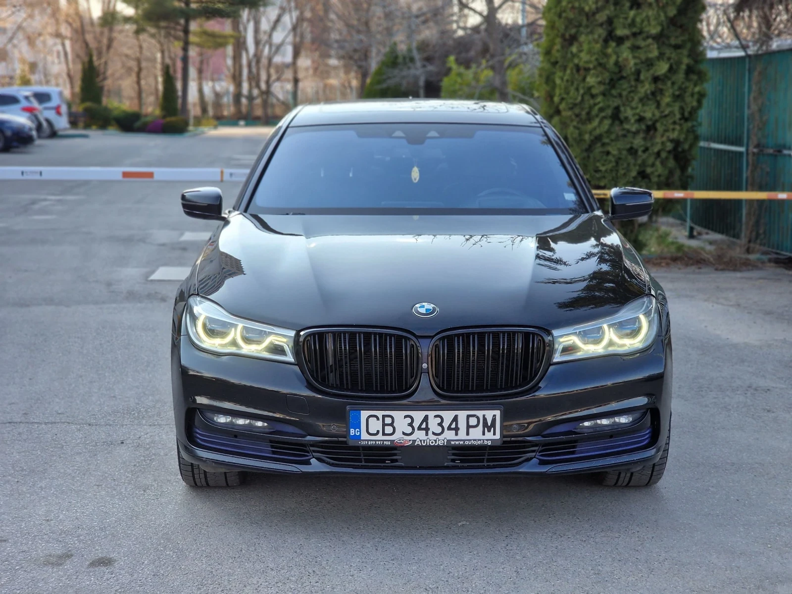 BMW 740 Ld SkyL* B&W* 3xTV* 360* Executive* Laser, снимка 2 - Автомобили и джипове - 53914322