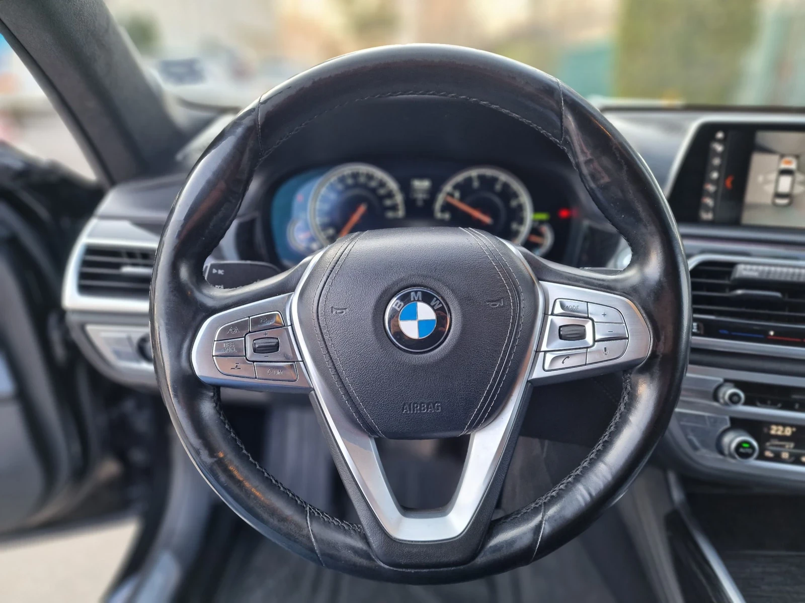 BMW 740 Ld SkyL* B&W* 3xTV* 360* Executive* Laser, снимка 11 - Автомобили и джипове - 53914322