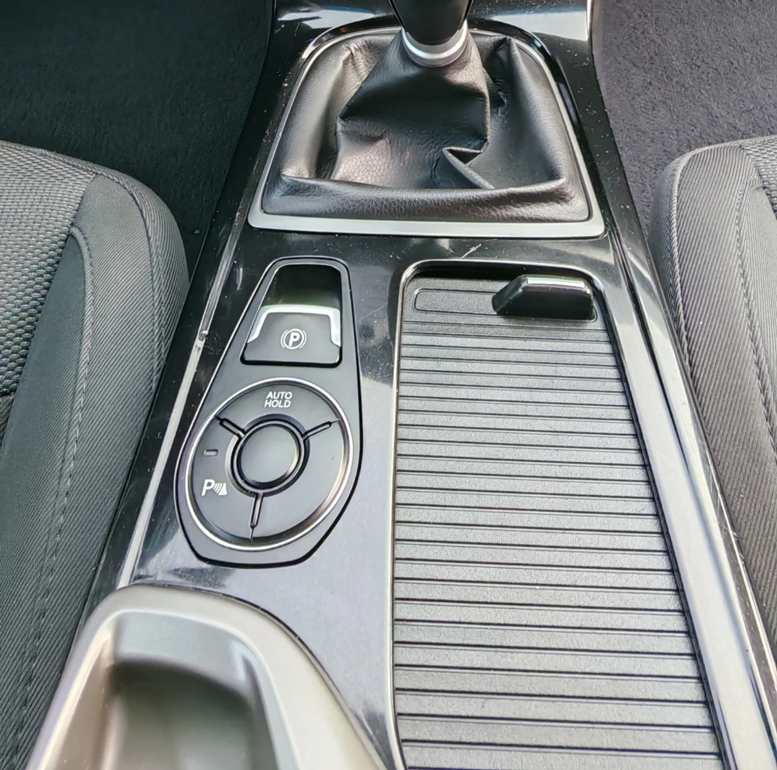 Hyundai I40 Facelift 1.7CRDI * LED* CAMERA* BLUETOOTH* USB* IS, снимка 12 - Автомобили и джипове - 54009110