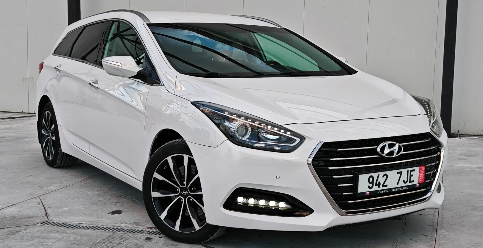 Hyundai I40 Facelift 1.7CRDI * LED* CAMERA* BLUETOOTH* ISOFIX, снимка 3 - Автомобили и джипове - 54841365