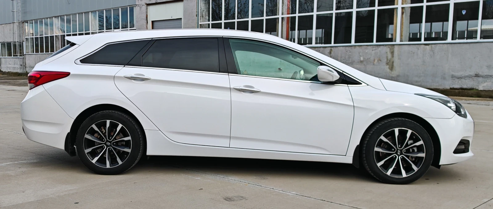 Hyundai I40 Facelift 1.7CRDI * LED* CAMERA* BLUETOOTH* USB* IS, снимка 6 - Автомобили и джипове - 54009110