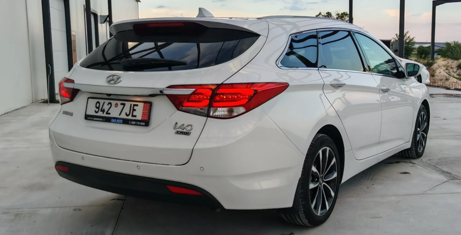 Hyundai I40 Facelift 1.7CRDI * LED* CAMERA* BLUETOOTH* ISOFIX, снимка 2 - Автомобили и джипове - 54841365