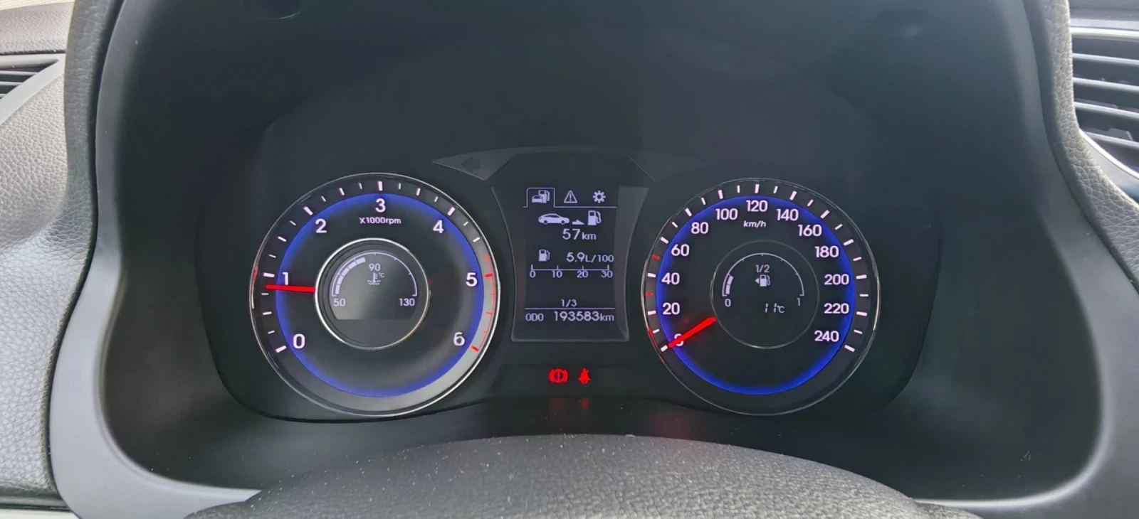 Hyundai I40 Facelift 1.7CRDI * LED* CAMERA* BLUETOOTH* USB* IS, снимка 11 - Автомобили и джипове - 54009110