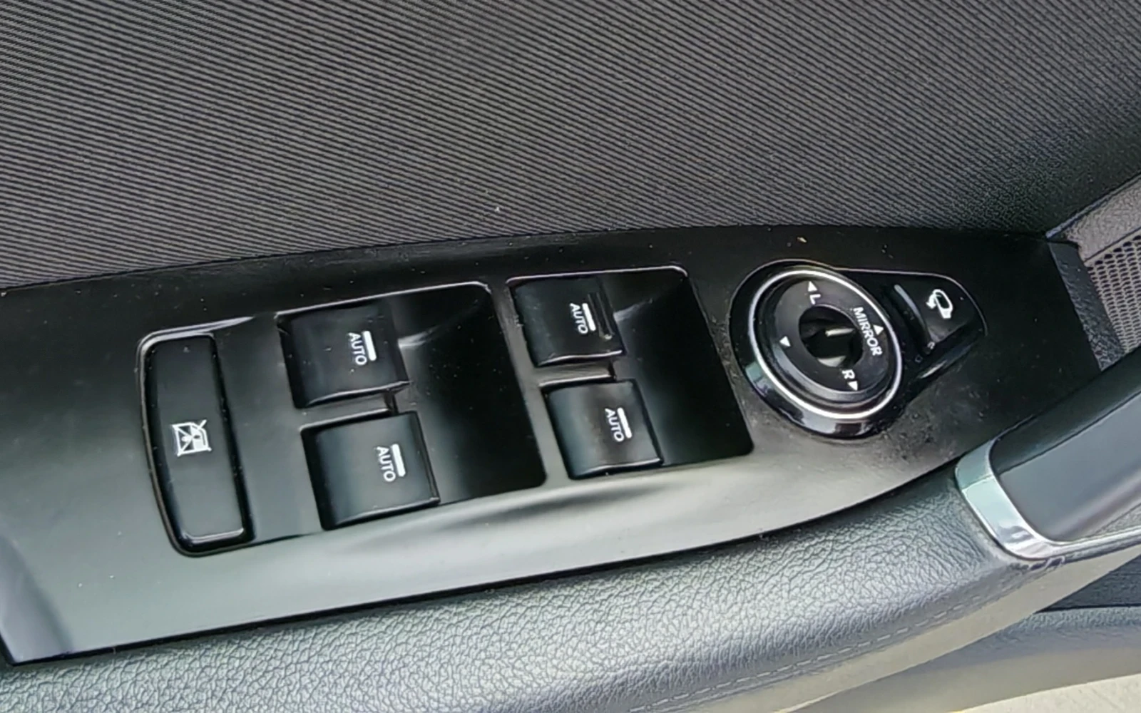 Hyundai I40 Facelift 1.7CRDI * LED* CAMERA* BLUETOOTH* USB* IS, снимка 8 - Автомобили и джипове - 54009110