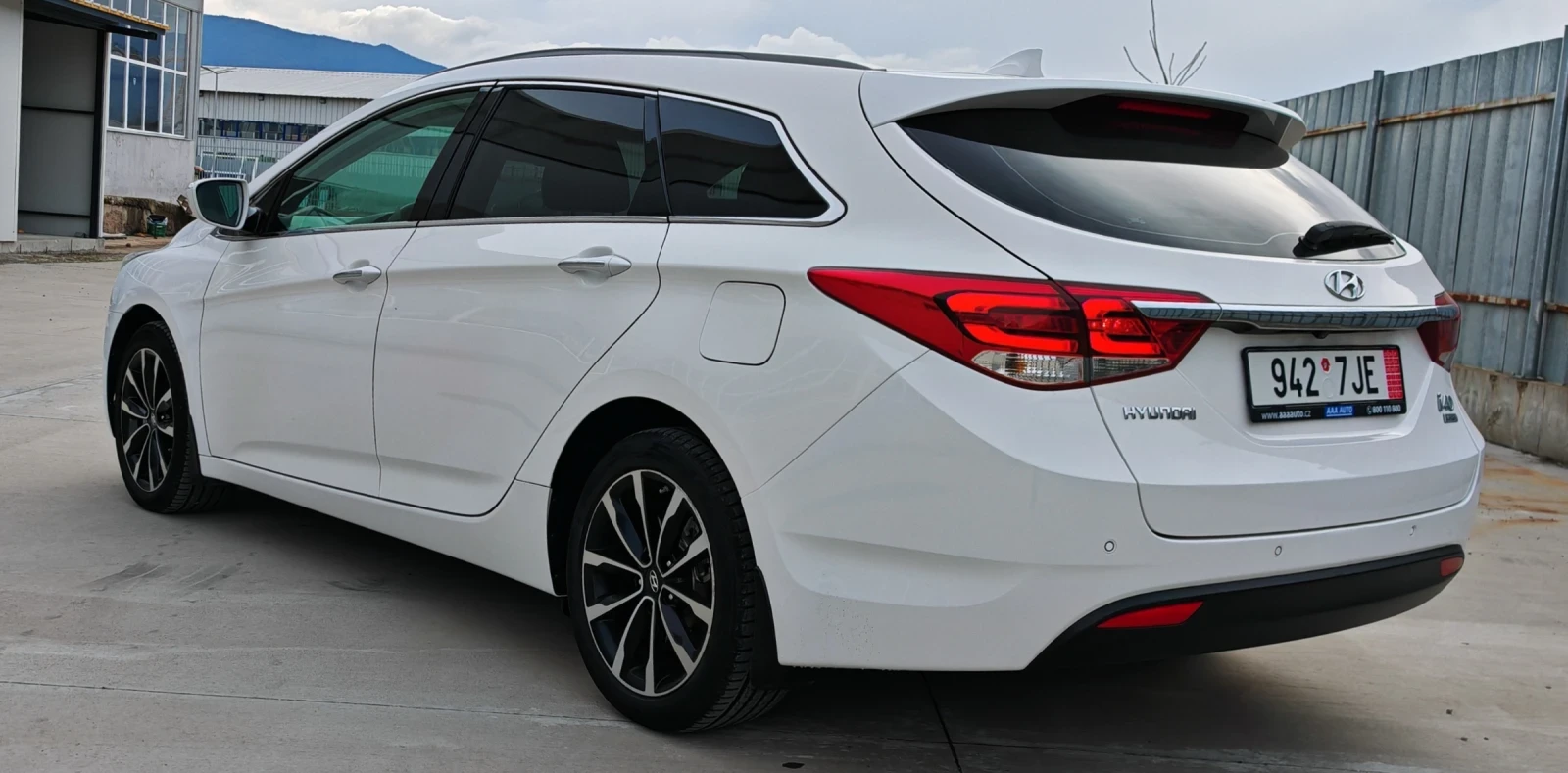 Hyundai I40 Facelift 1.7CRDI * LED* CAMERA* BLUETOOTH* USB* IS, снимка 3 - Автомобили и джипове - 54009110