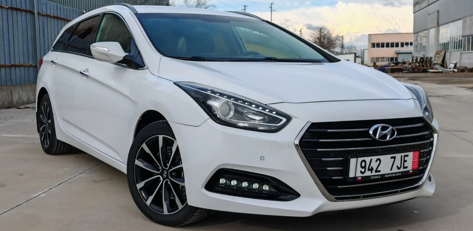 Hyundai I40 Facelift 1.7CRDI * LED* CAMERA* BLUETOOTH* USB* IS, снимка 4 - Автомобили и джипове - 54009110