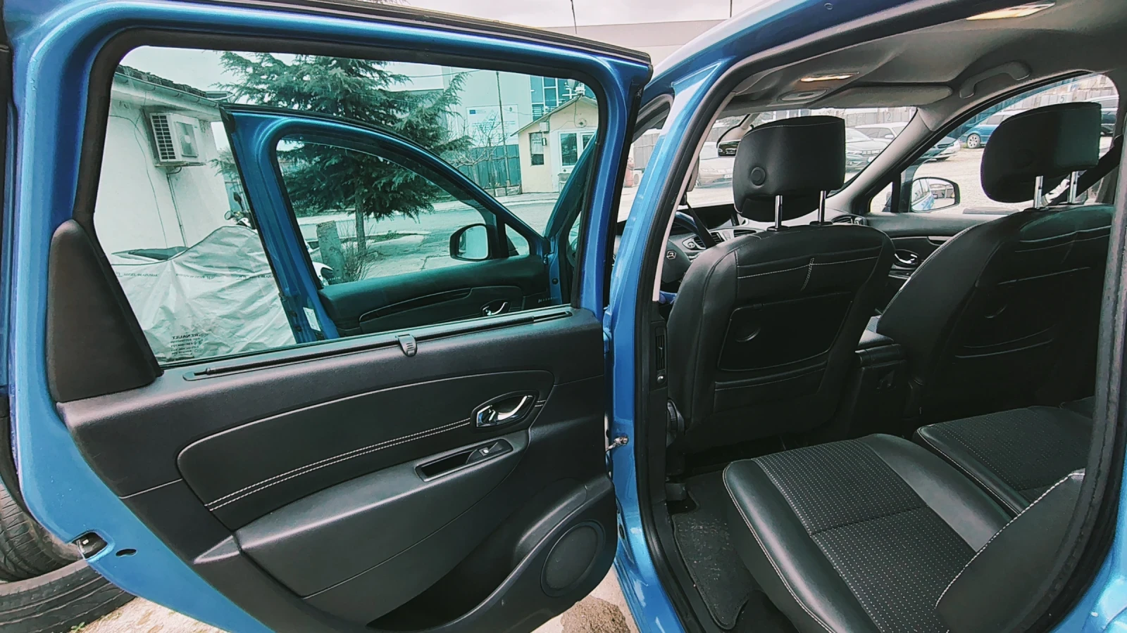 Renault Scenic 1.5, снимка 10 - Автомобили и джипове - 54032822