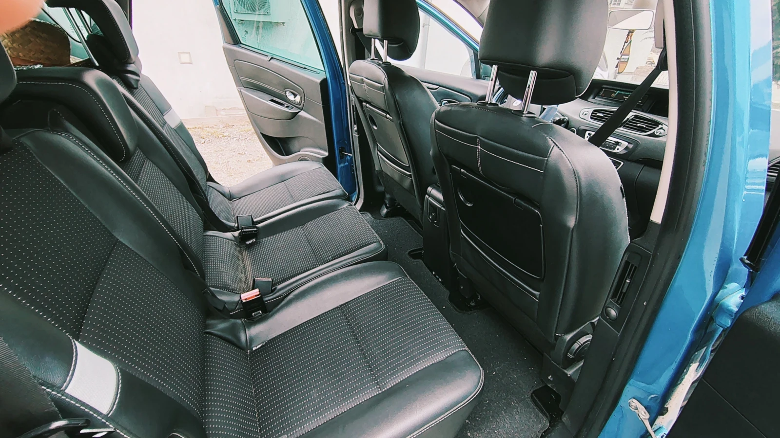 Renault Scenic 1.5, снимка 12 - Автомобили и джипове - 54032822