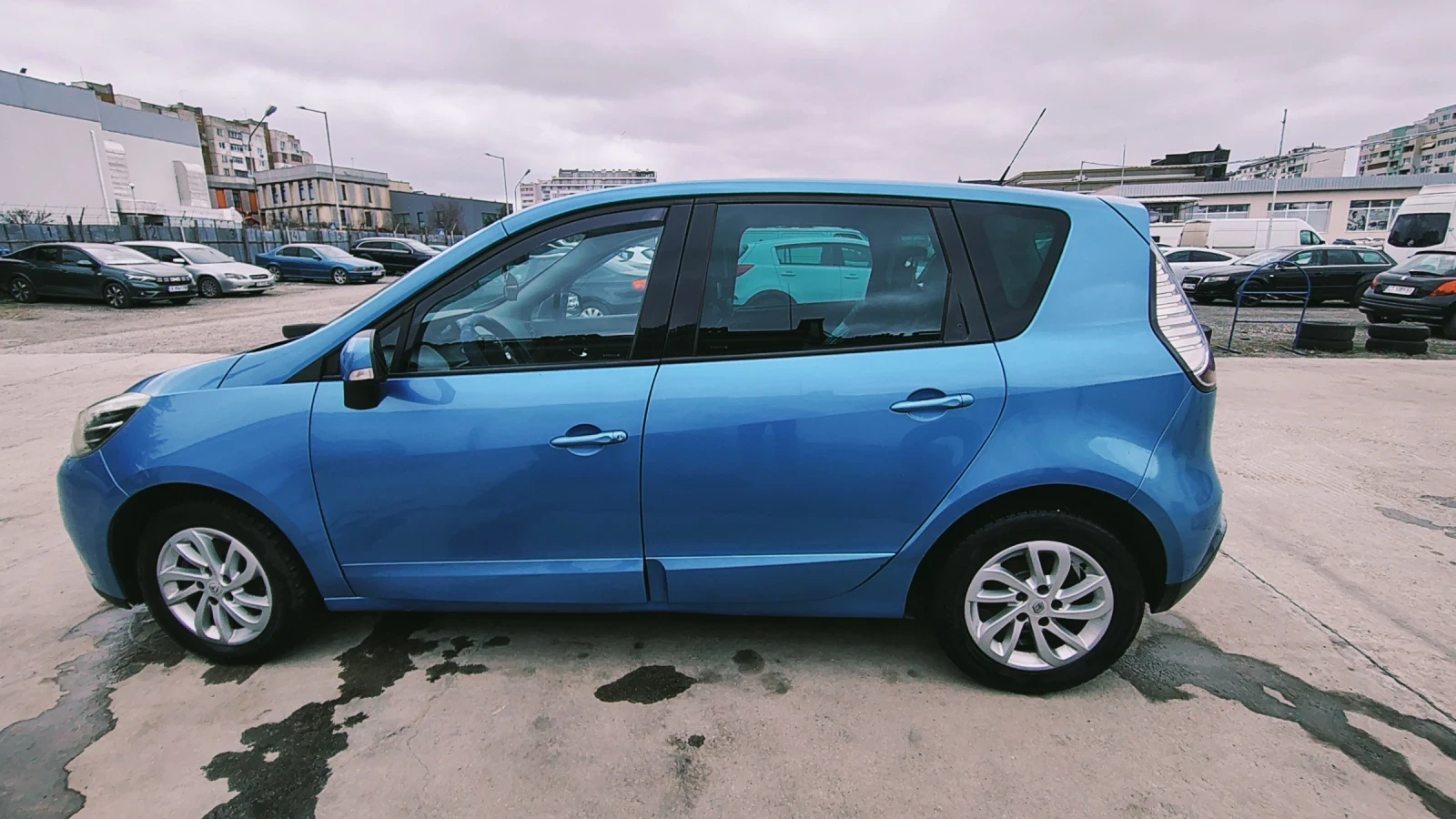 Renault Scenic 1.5, снимка 5 - Автомобили и джипове - 54032822