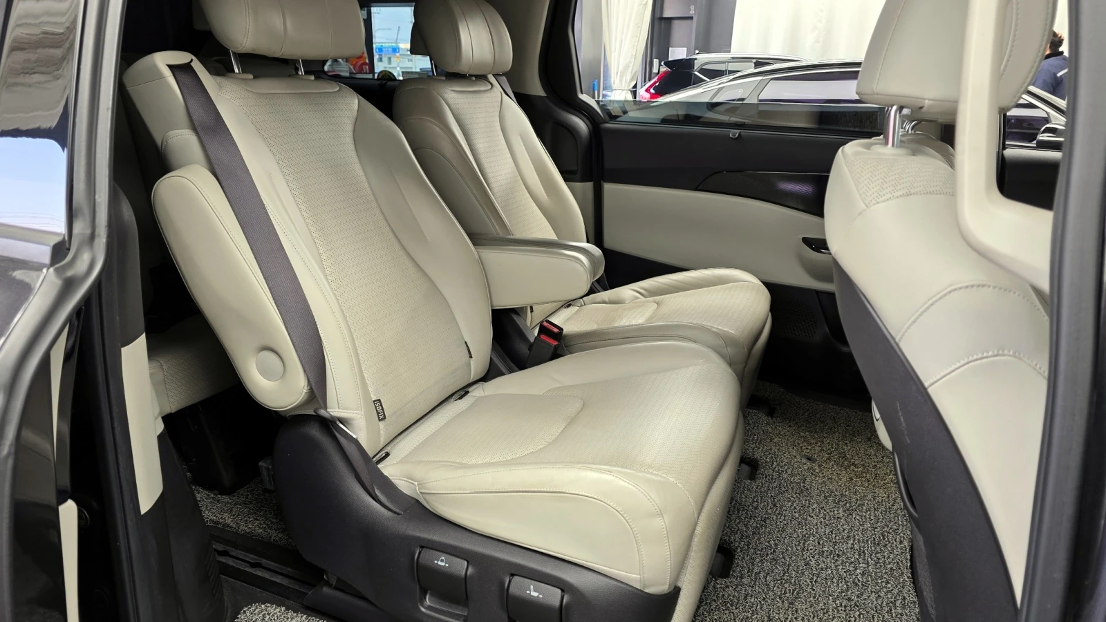 Kia Carnival 7-Seater Signature | 360 Camera | Distronic | , снимка 10 - Автомобили и джипове - 54618111