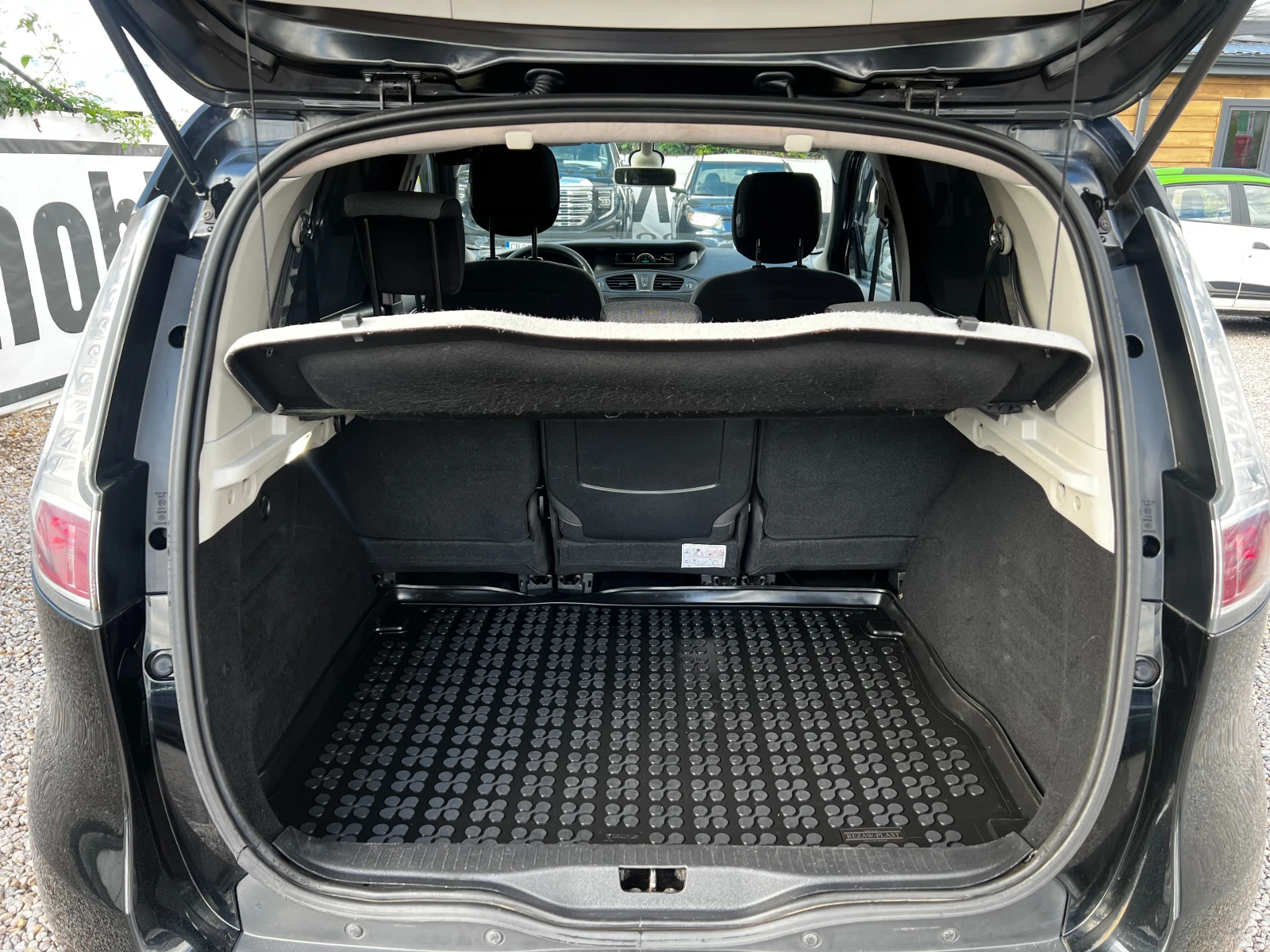 Renault Scenic 1.5dci ТОП СЪСТОЯНИЕ, снимка 12 - Автомобили и джипове - 54781743