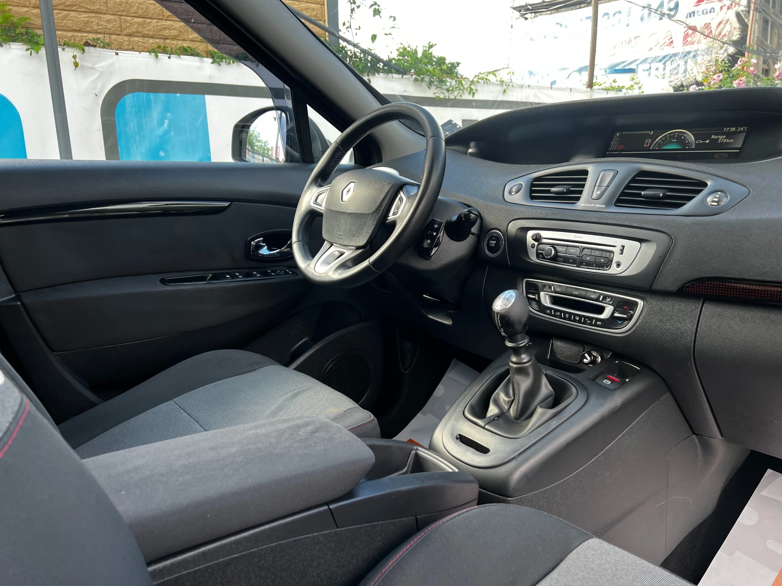 Renault Scenic 1.5dci ТОП СЪСТОЯНИЕ, снимка 15 - Автомобили и джипове - 54781743