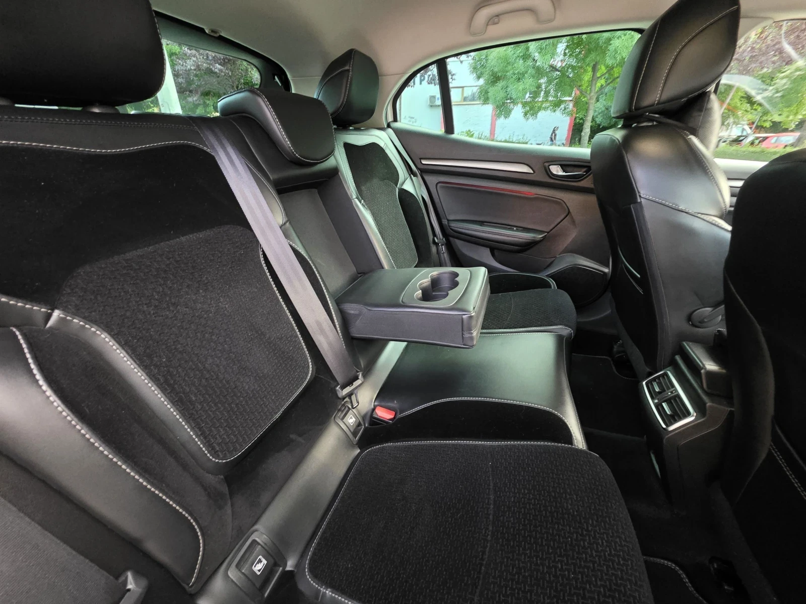 Renault Megane 1.6dCI, снимка 10 - Автомобили и джипове - 54874382
