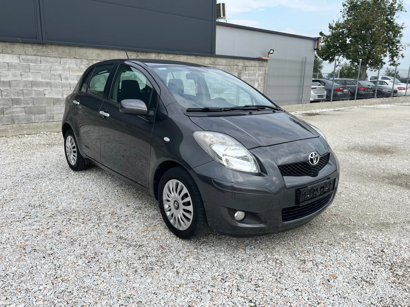 Toyota Yaris 1.3 * ГАЗ* , снимка 2 - Автомобили и джипове - 55147784