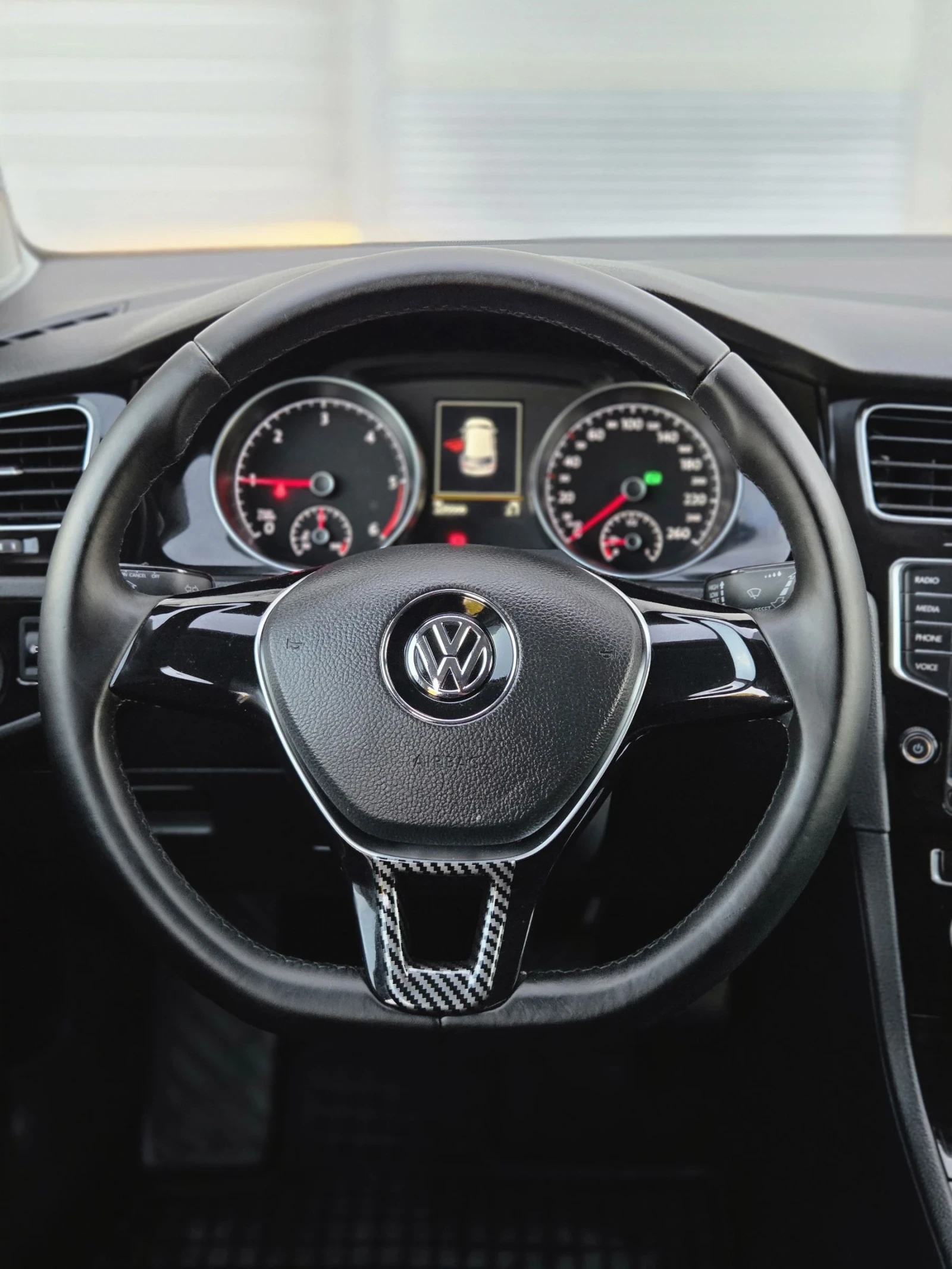 VW Golf 7 1.6TDI CUP EDITION, снимка 11 - Автомобили и джипове - 55306391