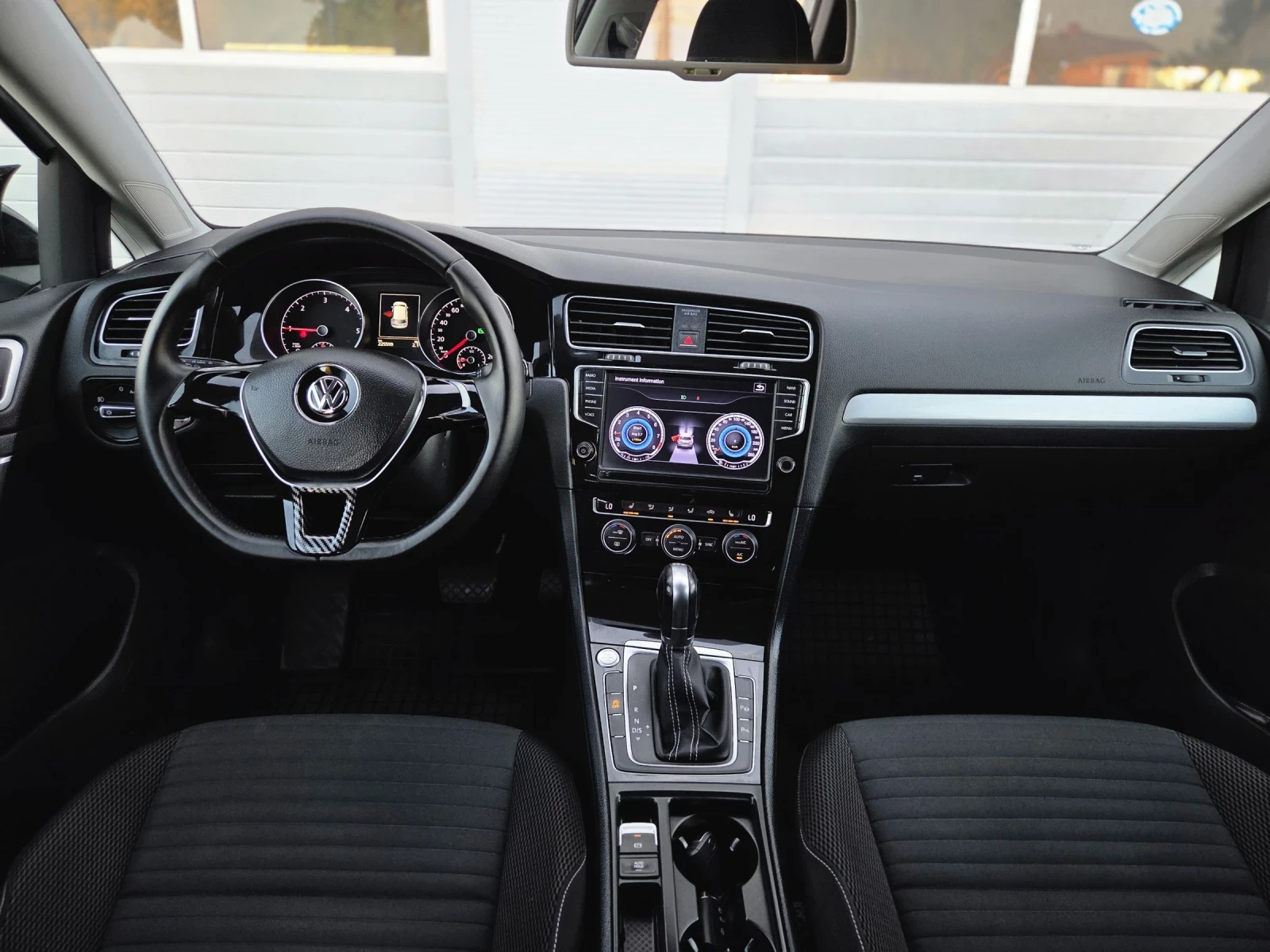 VW Golf 7 1.6TDI CUP EDITION, снимка 10 - Автомобили и джипове - 55306391