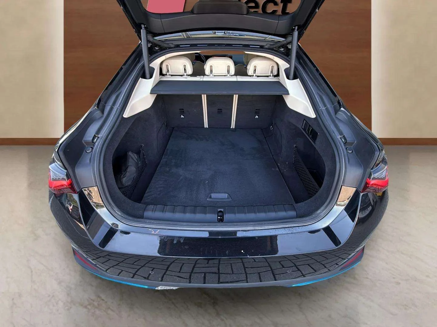 BMW i4 84 kWh, снимка 15 - Автомобили и джипове - 55839126