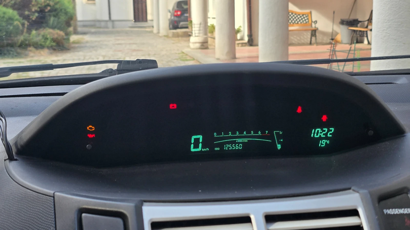 Toyota Yaris, снимка 10 - Автомобили и джипове - 56039959