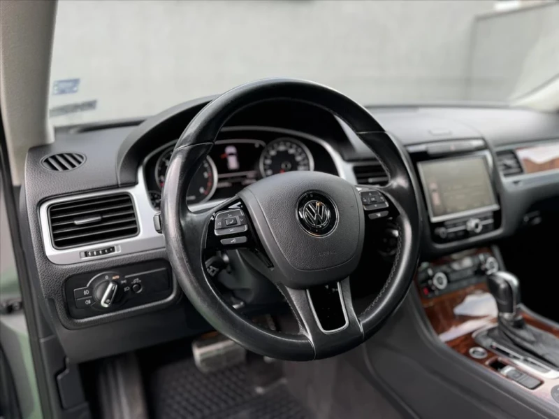 VW Touareg 4.2 TDI, снимка 12 - Автомобили и джипове - 47854863