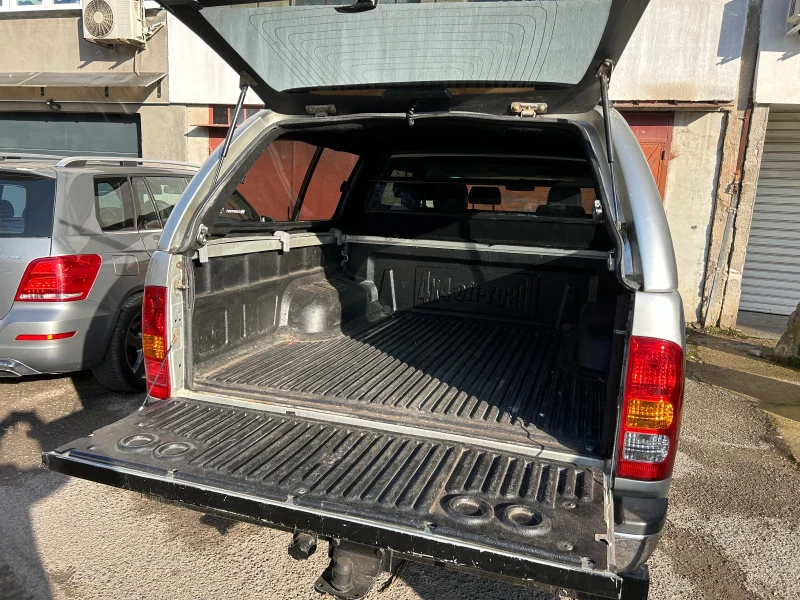 Toyota Hilux 3.0 D-4D 4X4, серв. ист.!                         , снимка 15 - Автомобили и джипове - 48841828